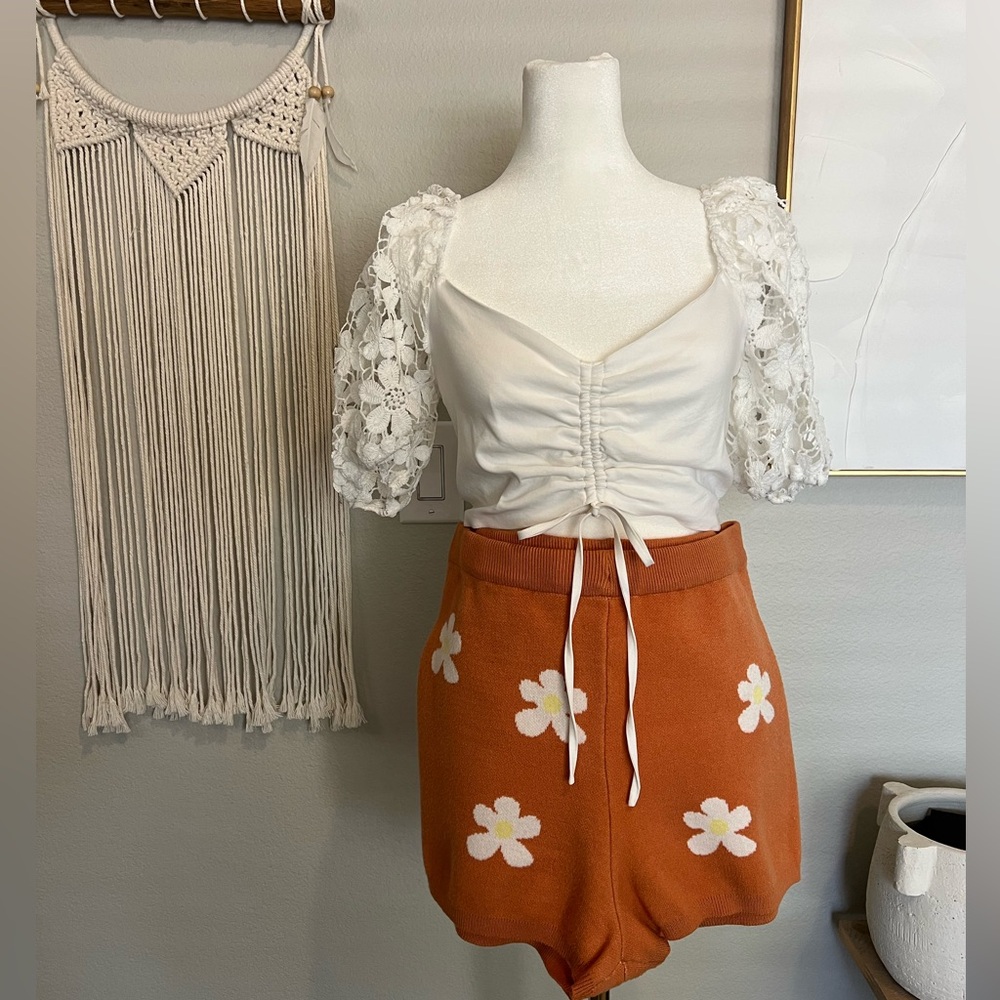 Cute high waisted flower power shorts